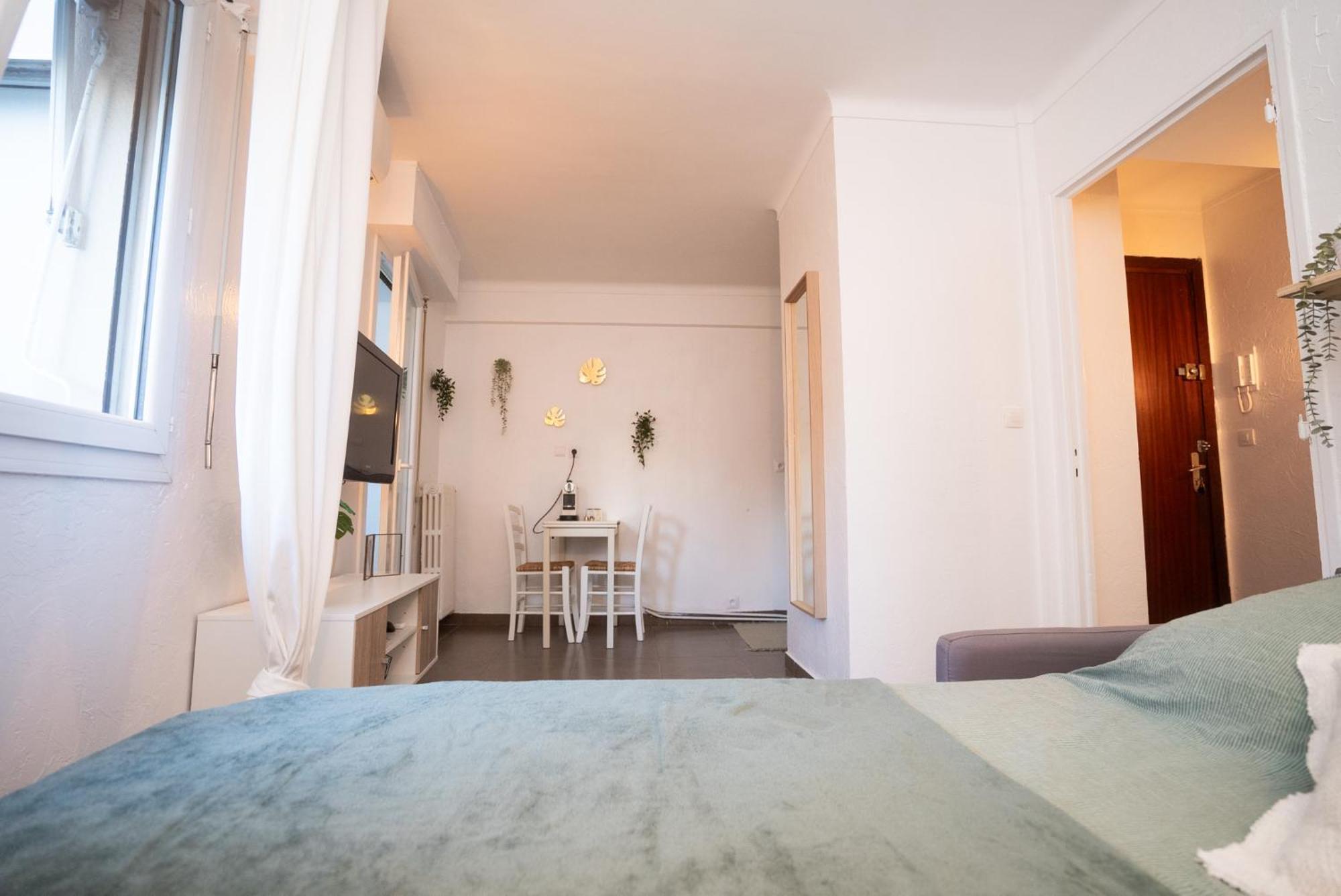 Ferienwohnung Location Studio Avec Loggia Antibes Exterior foto